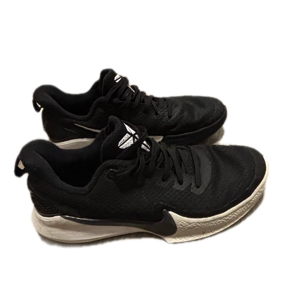 Nike Mamba Focus 8.5 Black & White